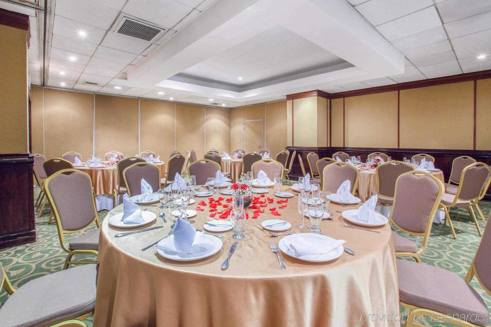Crowne Plaza San Pedro Sula Hotell Exteriör bild